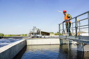 Oficial Servicio ETAP/EDAR, con formación y experiencia en tratamiento de abastecimiento de aguas