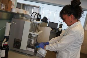 El laboratorio de PROMEDIO adquiere nuevos equipos para mejorar el análisis de las aguas