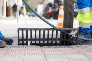 EMASESA limpia casi 80 km de red y 12.255 imbornales en un mes de febrero marcado por la lluvia