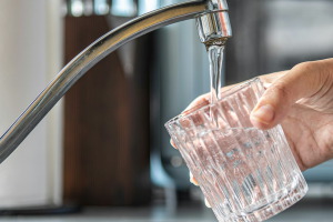 Desinfectar el agua en potabilizadoras es vital, pero puede crear productos perjudiciales