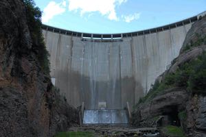 La ACA adecua los órganos de desagüe de la presa de la Llosa del Cavall para garantizar los caudales del río Cardener