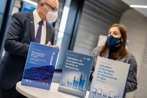 La IWA presenta en los laboratorios de Global Omnium su 3er libro sobre “Indicadores desempeño para Servicios de Saneamiento”