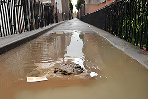 ¿Por qué la ingeniería Vacuflow defiende una mezcla de aire-agua específica en el saneamiento por vacío?