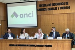 La presidenta de ACUAES clausura la Asamblea General de la Asociación Nacional de Constructores Independientes (ANCI)