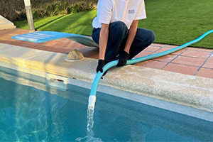 Aquamarina Costa Brava, ofrece llenar piscinas con agua de mar como solución ante la sequía
