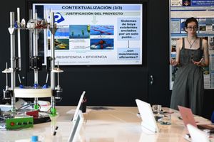Un prototipo que mejora las boyas generadoras de energía a partir de las olas gana la final del "Nobel del Agua" juvenil
