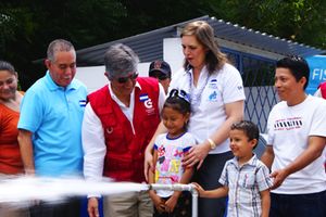 España mejora el acceso a agua y saneamiento en 11 comunidades de El Salvador