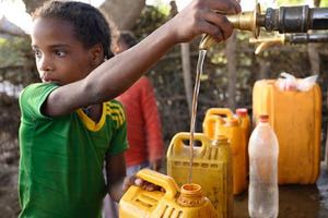Una tecnología del CSIC basada en zeolitas ayudará a eliminar el fluoruro de las aguas de consumo de zonas rurales de Etiopía