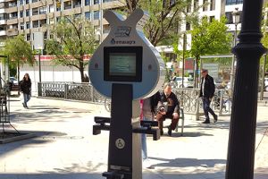 EMASAGRA instala en Granada el cargador Smart City de SUEZ alimentado por una picoturbina