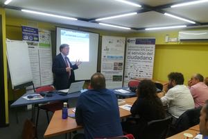 Fernando Morcillo explica a los futuros especialistas en Tecnologías SIN Zanja el estado general del sector del agua urbana