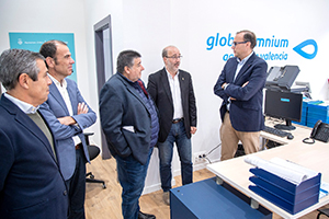 El alcalde de Alzira inaugura las nuevas oficinas de atención al cliente de Aguas de Valencia