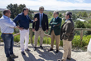 El presidente de la Diputación de Córdoba supervisa las actuaciones en abastecimiento y saneamiento de Puente Genil