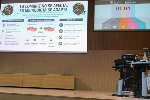 Alexandra Guanuchi, investigadora del IIAMA, galardonada por un estudio sobre eliminaci&oacute;n de micropl&aacute;sticos en aguas residuales