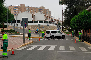 Aljarafesa realiza su campaña anual de limpieza de imbornales