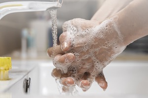 Más grifo y menos ducha: Así consumimos agua durante el confinamiento