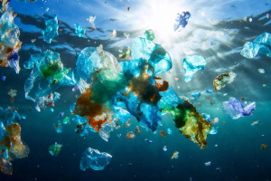 Atrapar lo invisible: la tecnolog&iacute;a que puede eliminar del agua micropl&aacute;sticos y superbacterias viajeras