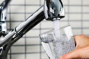 Europa promueve planes para mejorar la calidad del agua del grifo y promover cada vez más su uso