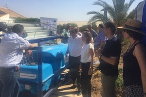 Prueban un sistema descontaminante de aguas residuales de plaguicidas mediante fotocatálisis en una finca de Murcia