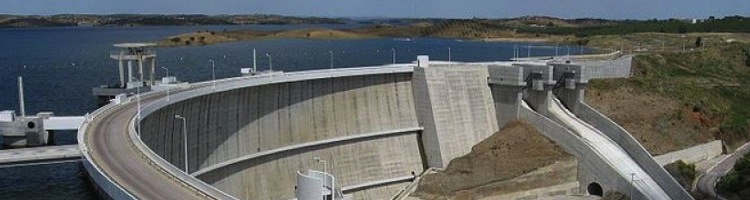 Licitadas las obras para mejorar el abastecimiento de agua de Cheles en Badajoz desde la presa portuguesa de Alqueva