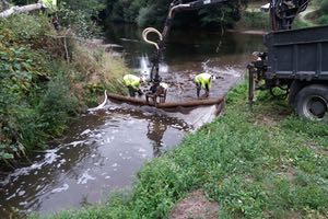 La CH del Cantábrico detecta vertidos de purines en el río Ouría