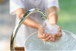 ¿Por qué puede empeorar la calidad del agua del grifo?