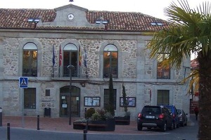 Valdemorillo en Madrid renueva las tapas del saneamiento mediante sistema innovador que insonoriza y asegura un mejor mantenimiento