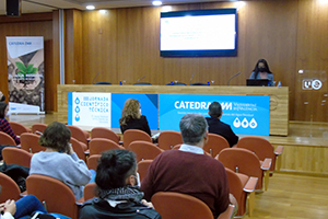 “Las técnicas de tinción facilitan el proceso de identificación visual de las microfibras”