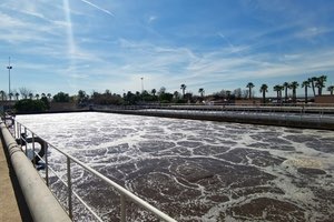 Una tesis evalúa experimentalmente diferentes alternativas de tratamiento para mejorar ambiental y económicamente el proceso de las EDAR