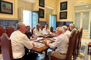 La renovación del Colector del Arroyo Tejadilla y la explotación de la EDAR centran la primera reunión entre ACUAES y el nuevo alcalde de Segovia