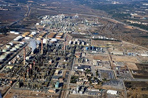 Investigan un nuevo tratamiento para regenerar y reutilizar agua en la industria petroquímica