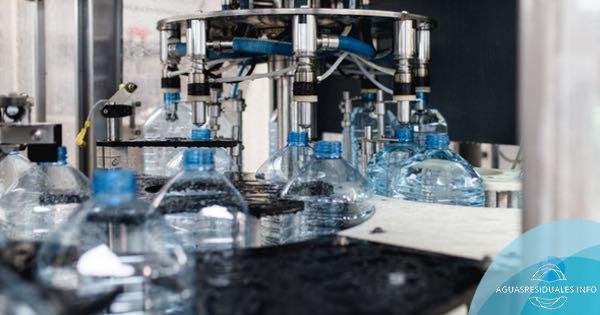 El agua embotellada: Entre la pureza y la regulación